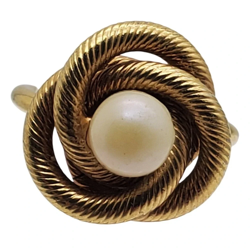 Sarah Coventry Ring Gold Tone Faux Pearl Rope Lovers Knot Cocktail Twist Size 6